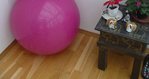 Balance am Sitzball